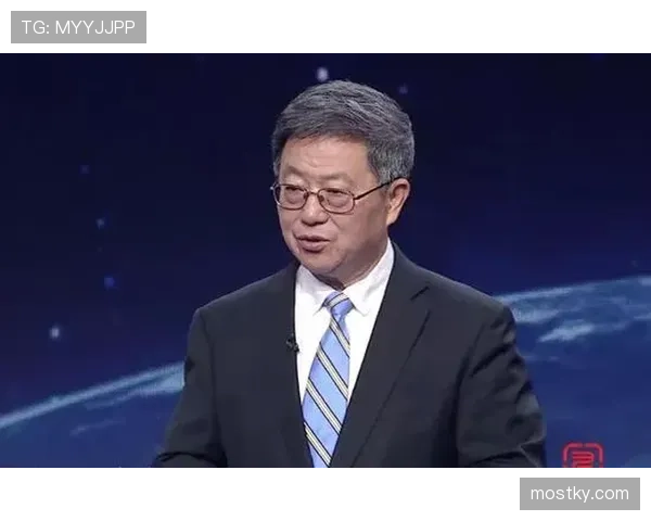 杨昊训练完直接去奢侈品店刷卡，这自律和消费反差谁懂